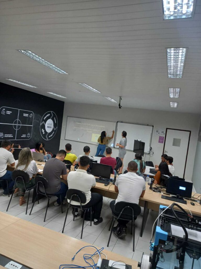Palestra aborda cultura surda na Unileão.