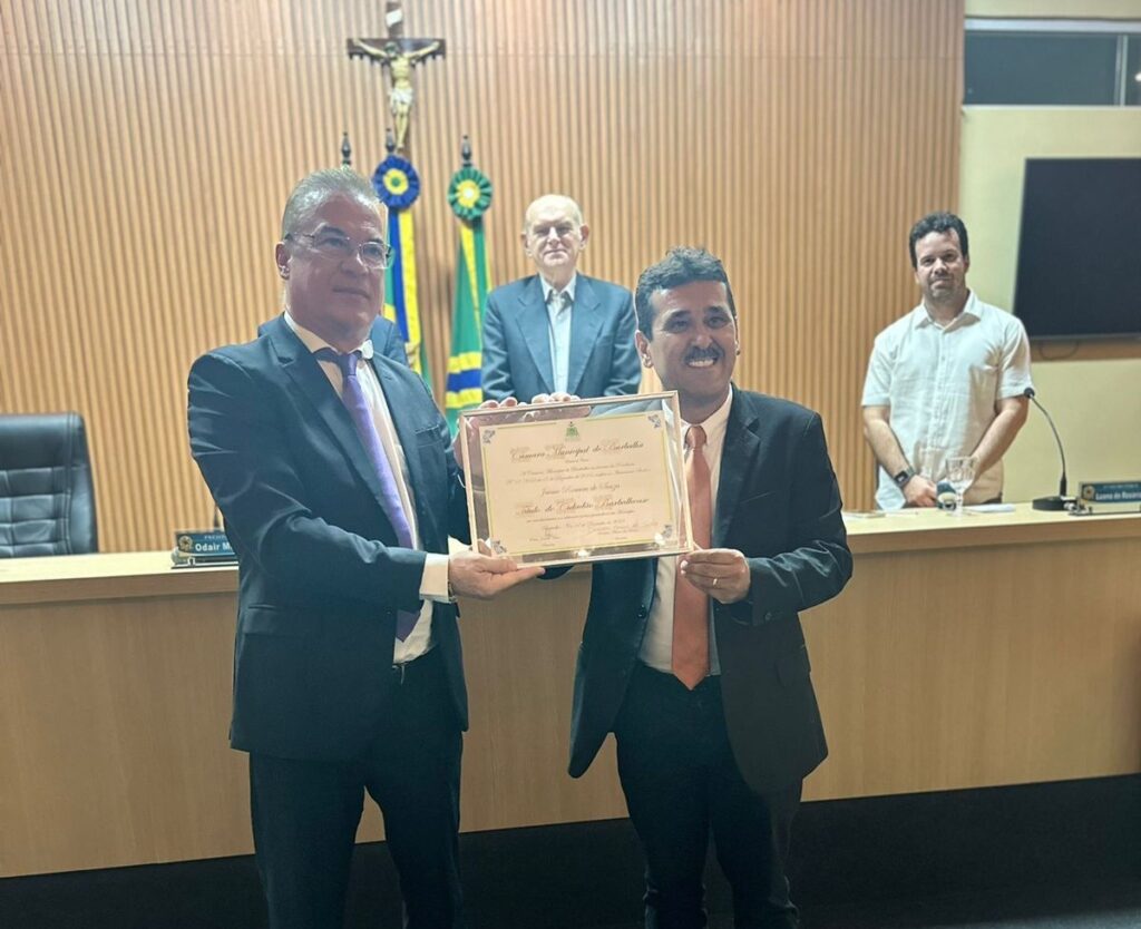 Reitor da Unileão recebe título de cidadão barbalhense em reconhecimento ao compromisso com a cidade