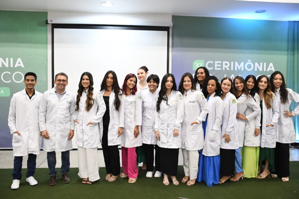 Cerimônia do Jaleco marca o início da jornada acadêmica dos estudantes de Medicina Veterinária