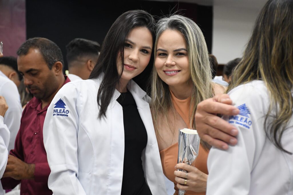 Cerimônia do Jaleco marca início da jornada profissional de estudantes de Odontologia