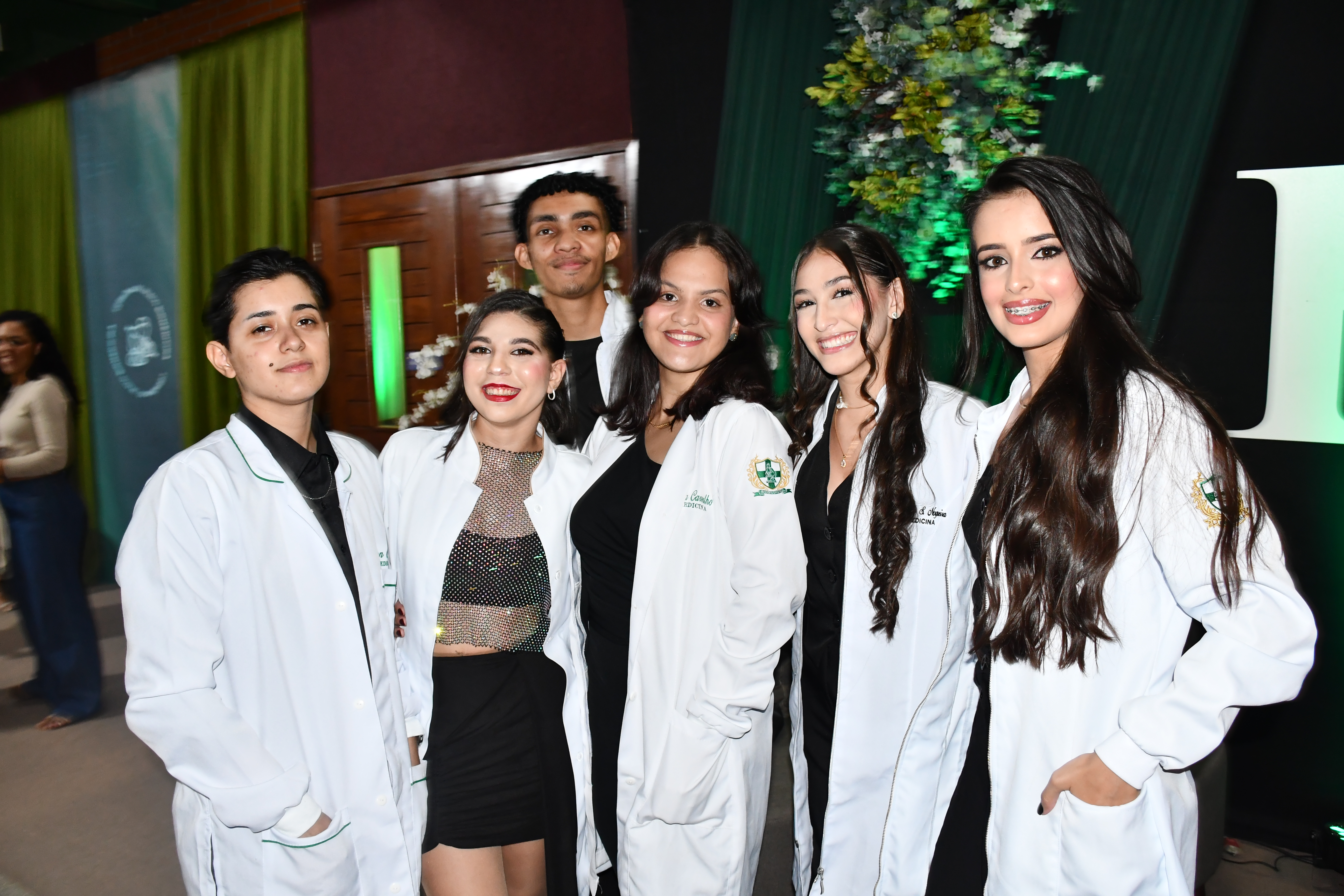 Cerimônia do Jaleco marca etapas da formação de estudantes de Biomedicina da Unileão